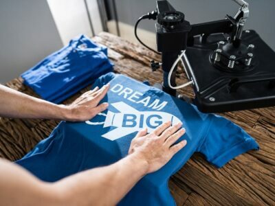 7 Essential Tips For Ordering Screen Printed T-Shirts For A Group Screen printed custom t-shirts